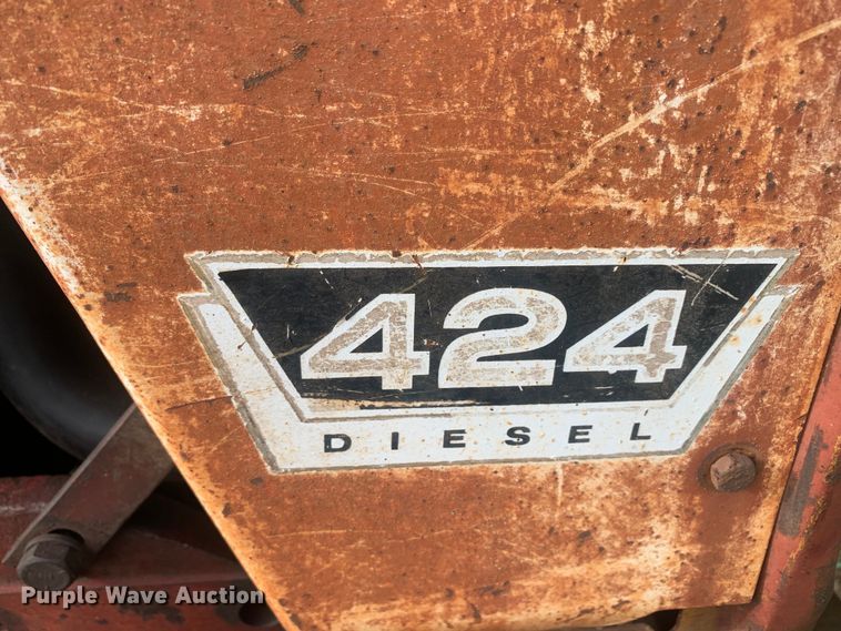 image for item DM7976 1965 International 424 tractor