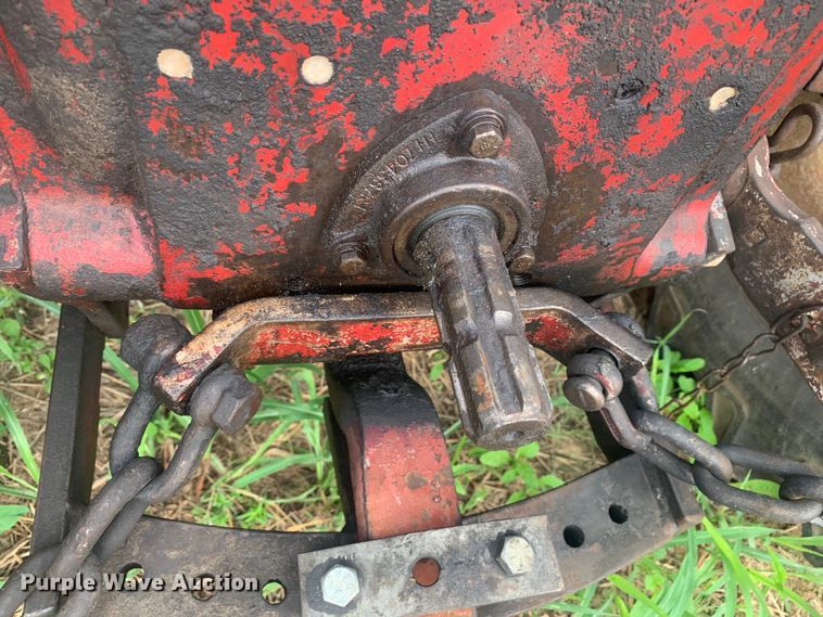 image for item DM7976 1965 International 424 tractor