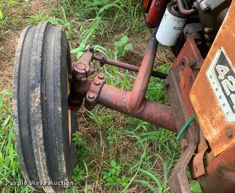 image for item DM7976 1965 International 424 tractor