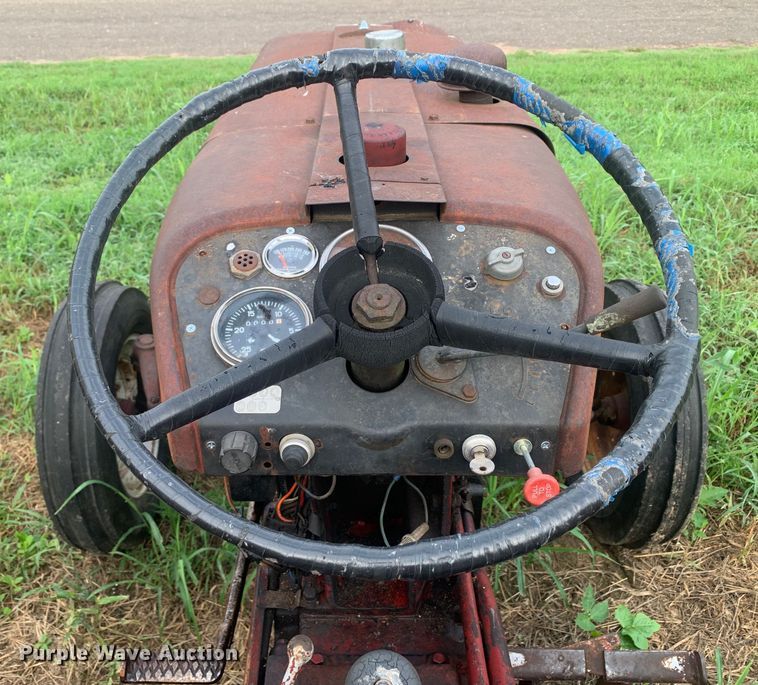 image for item DM7976 1965 International 424 tractor