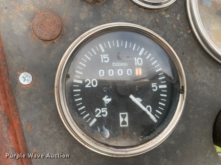 image for item DM7976 1965 International 424 tractor