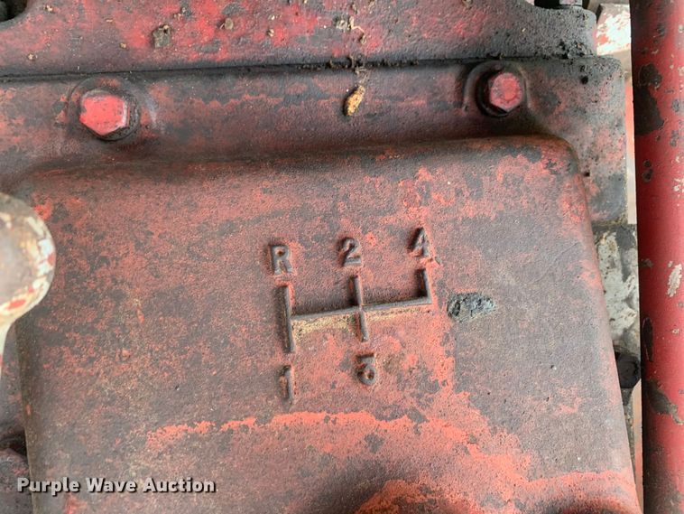 image for item DM7976 1965 International 424 tractor