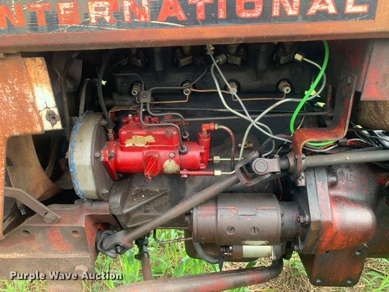 image for item DM7976 1965 International 424 tractor