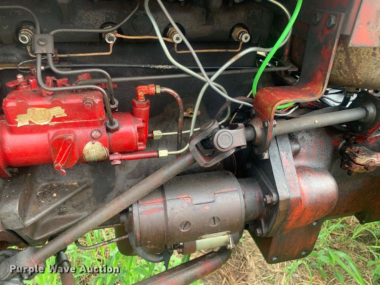 image for item DM7976 1965 International 424 tractor