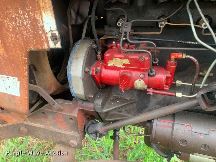 image for item DM7976 1965 International 424 tractor
