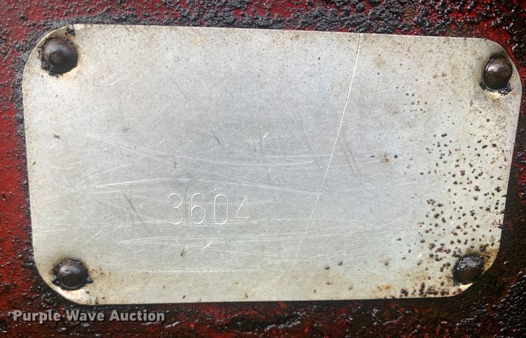 image for item DM7976 1965 International 424 tractor