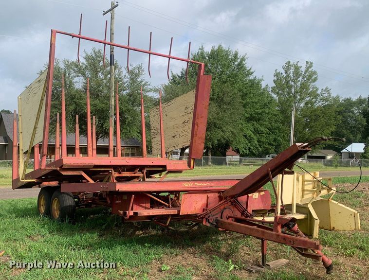 image for item DM7977 New Holland  1033 bale accumulator