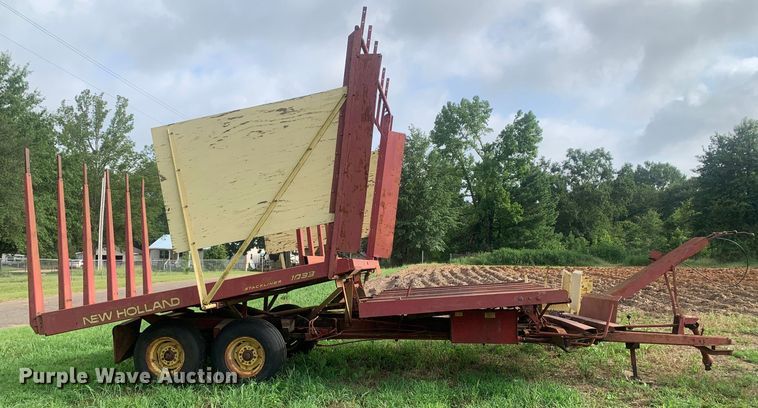 image for item DM7977 New Holland  1033 bale accumulator