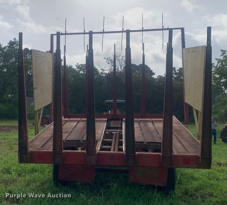 image for item DM7977 New Holland  1033 bale accumulator