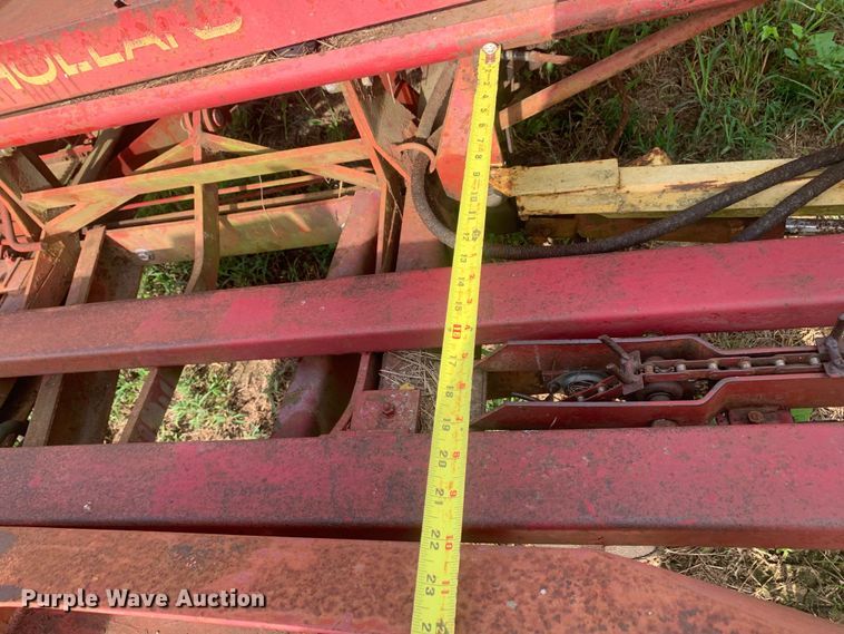 image for item DM7977 New Holland  1033 bale accumulator