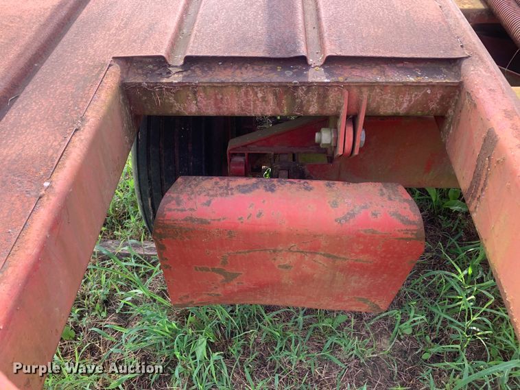 image for item DM7977 New Holland  1033 bale accumulator