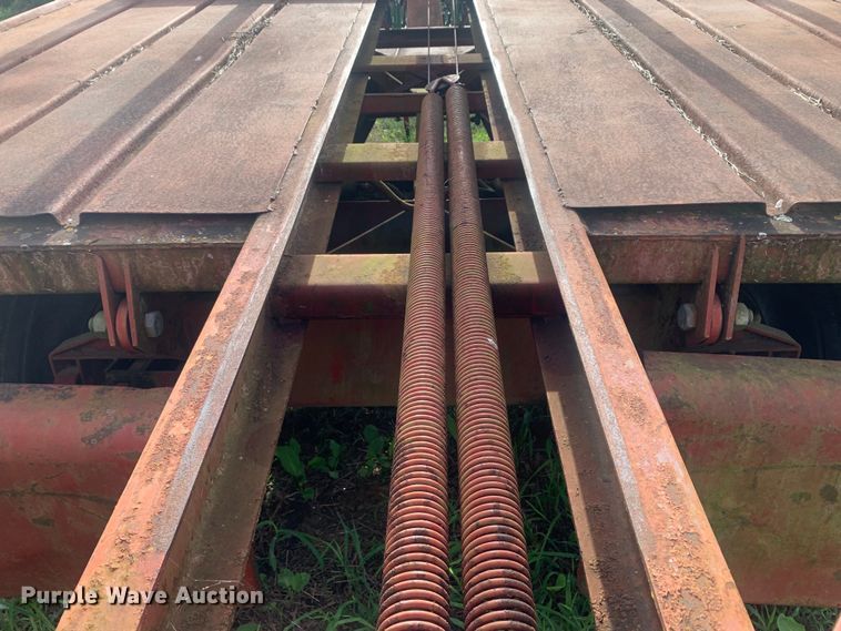 image for item DM7977 New Holland  1033 bale accumulator