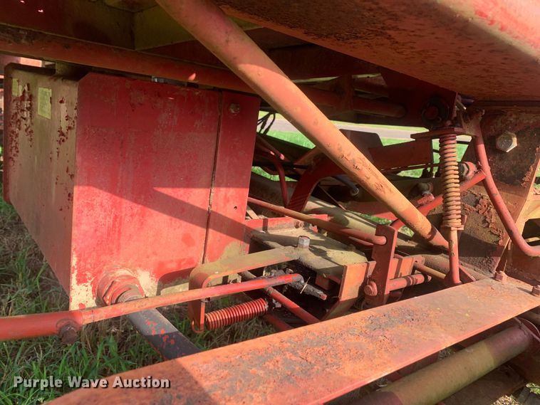 image for item DM7977 New Holland  1033 bale accumulator