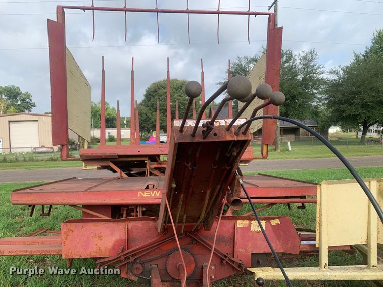 image for item DM7977 New Holland  1033 bale accumulator