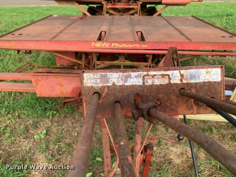 image for item DM7977 New Holland  1033 bale accumulator