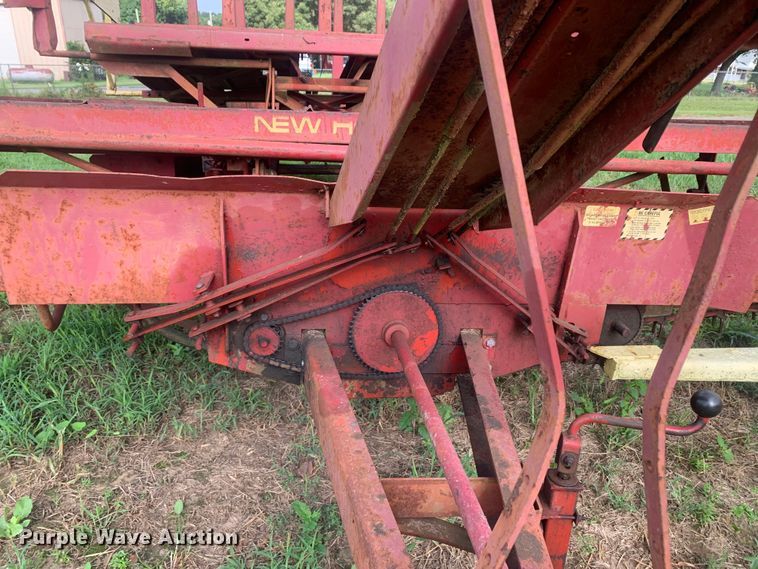 image for item DM7977 New Holland  1033 bale accumulator