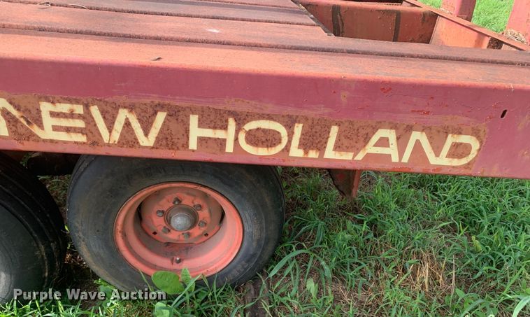 image for item DM7977 New Holland  1033 bale accumulator
