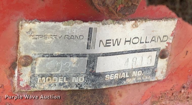 image for item DM7977 New Holland  1033 bale accumulator