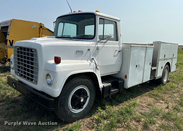 image for item DQ6880 1979 Ford utility / service truck