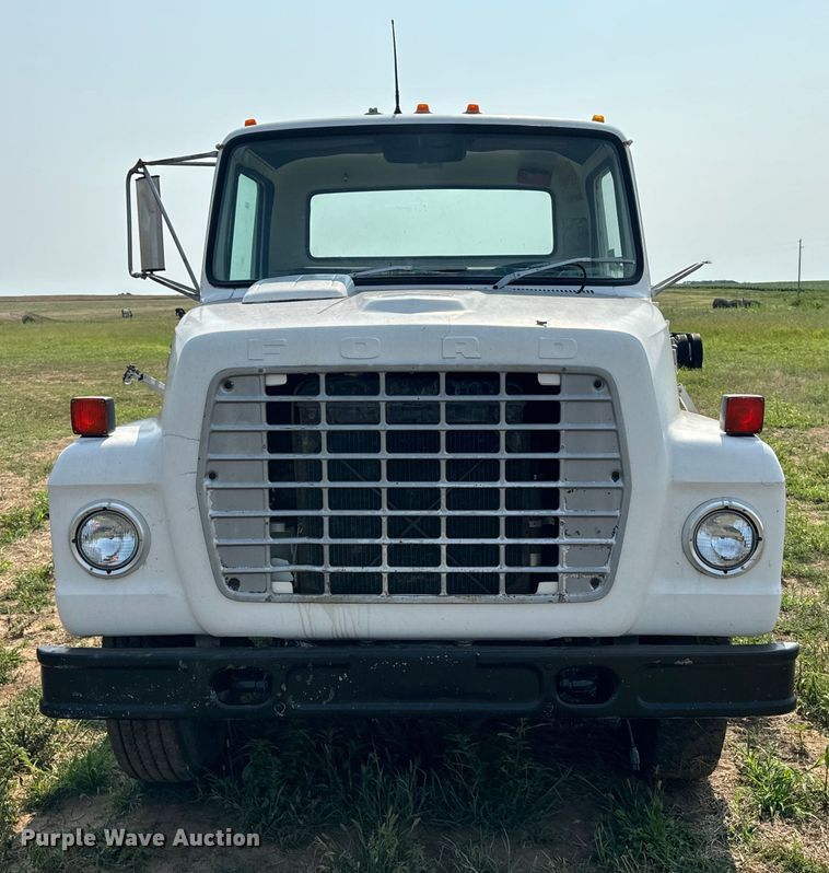 image for item DQ6880 1979 Ford utility / service truck