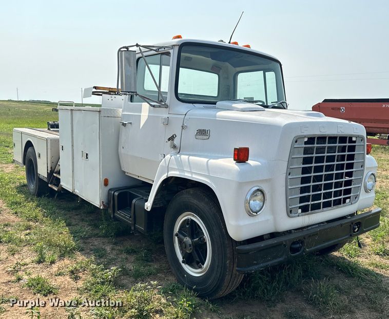 image for item DQ6880 1979 Ford utility / service truck