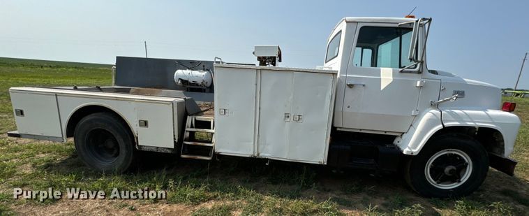 image for item DQ6880 1979 Ford utility / service truck