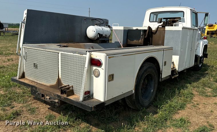 image for item DQ6880 1979 Ford utility / service truck