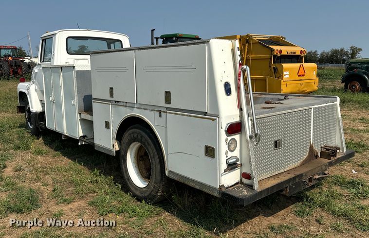 image for item DQ6880 1979 Ford utility / service truck