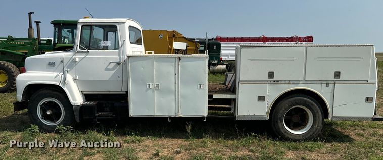 image for item DQ6880 1979 Ford utility / service truck