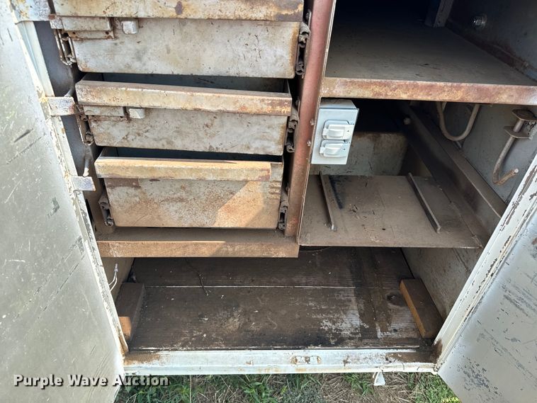 image for item DQ6880 1979 Ford utility / service truck