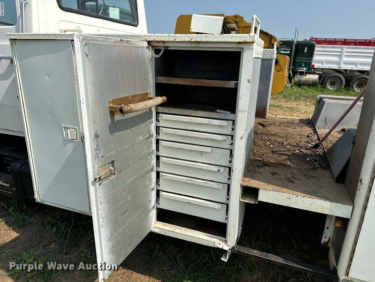 image for item DQ6880 1979 Ford utility / service truck