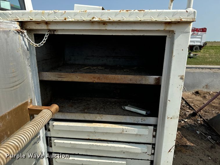 image for item DQ6880 1979 Ford utility / service truck