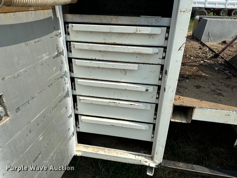 image for item DQ6880 1979 Ford utility / service truck