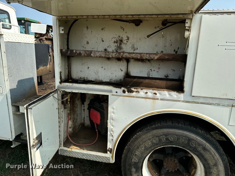 image for item DQ6880 1979 Ford utility / service truck