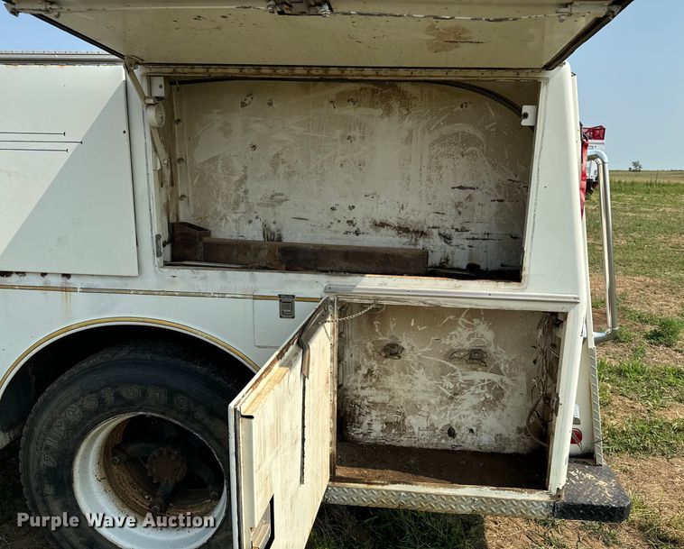 image for item DQ6880 1979 Ford utility / service truck