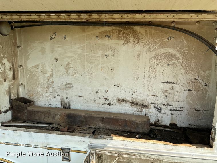 image for item DQ6880 1979 Ford utility / service truck