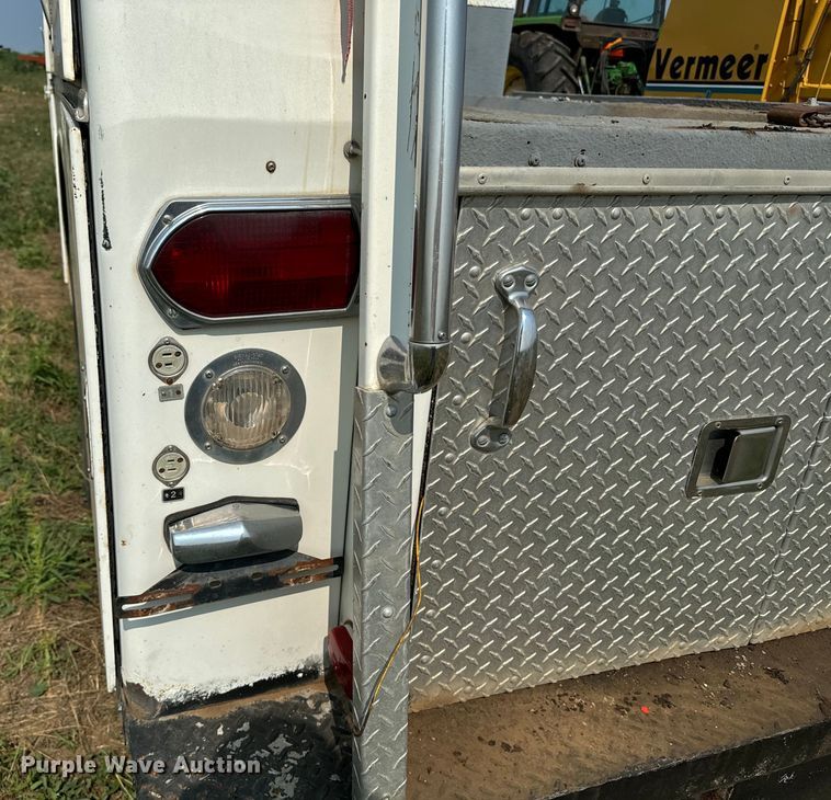 image for item DQ6880 1979 Ford utility / service truck