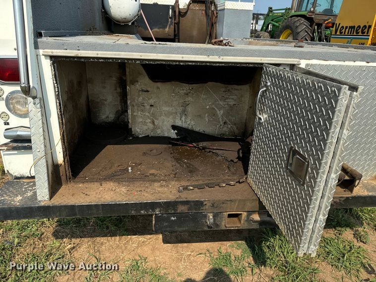 image for item DQ6880 1979 Ford utility / service truck