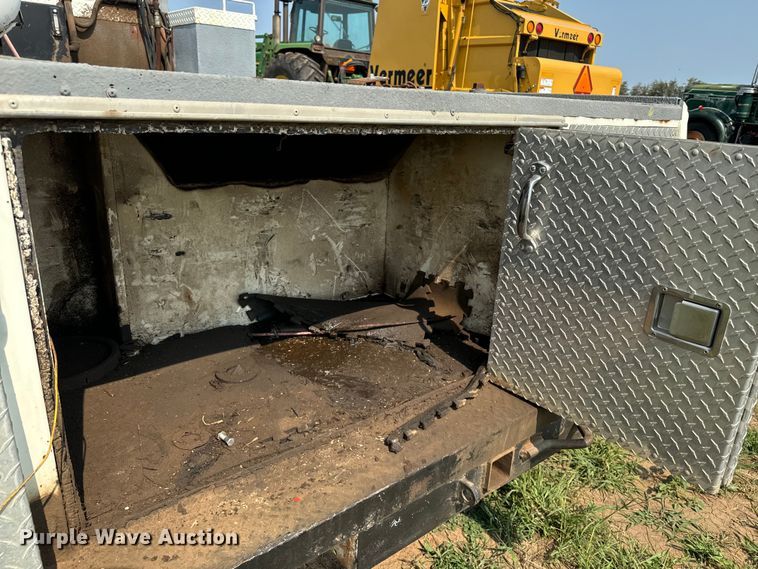 image for item DQ6880 1979 Ford utility / service truck