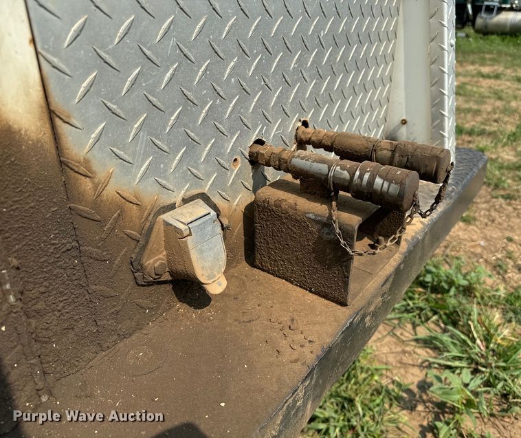 image for item DQ6880 1979 Ford utility / service truck