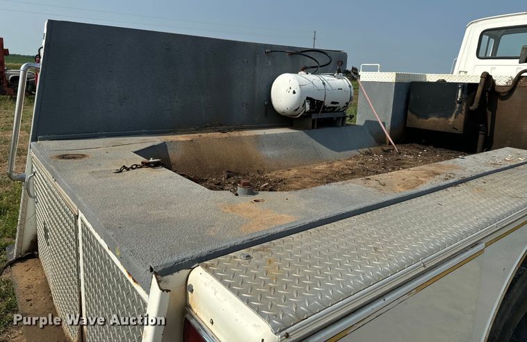 image for item DQ6880 1979 Ford utility / service truck