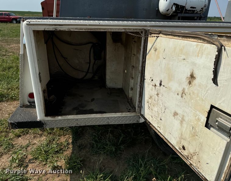 image for item DQ6880 1979 Ford utility / service truck