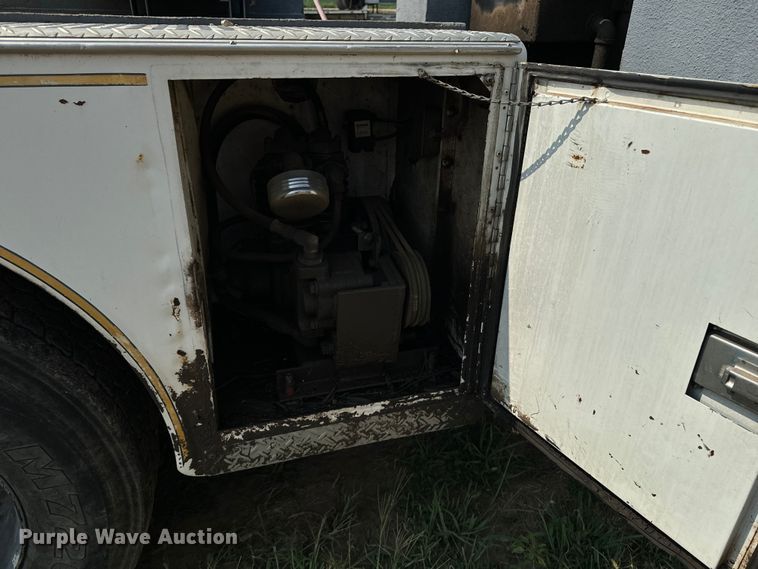 image for item DQ6880 1979 Ford utility / service truck