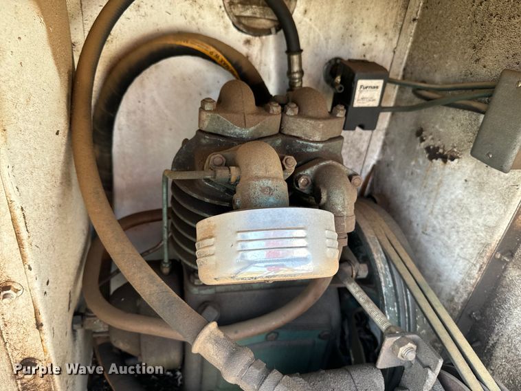 image for item DQ6880 1979 Ford utility / service truck