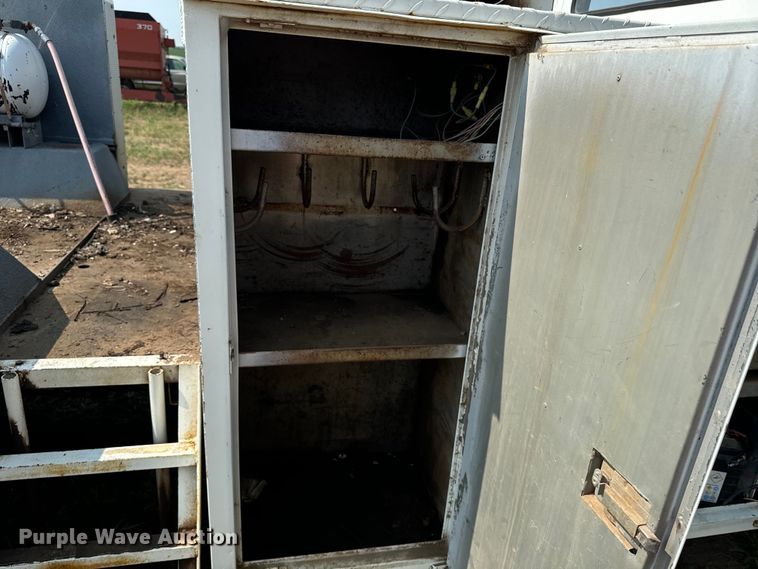 image for item DQ6880 1979 Ford utility / service truck