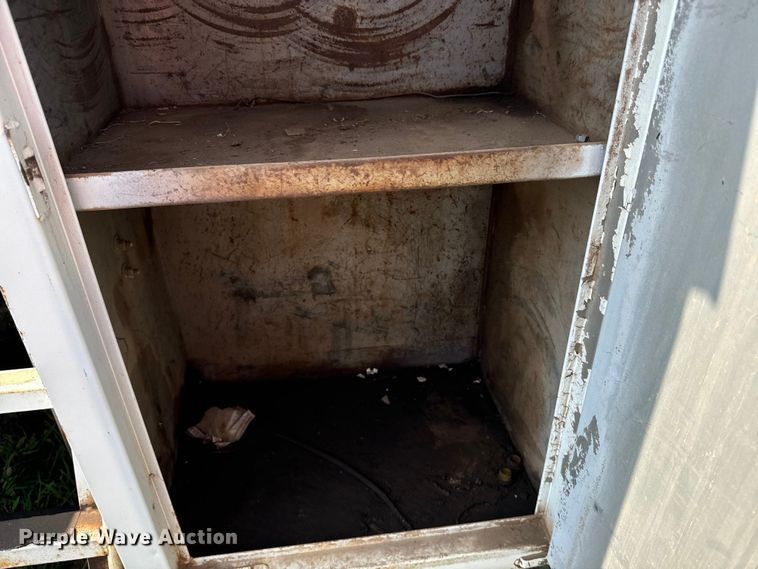 image for item DQ6880 1979 Ford utility / service truck