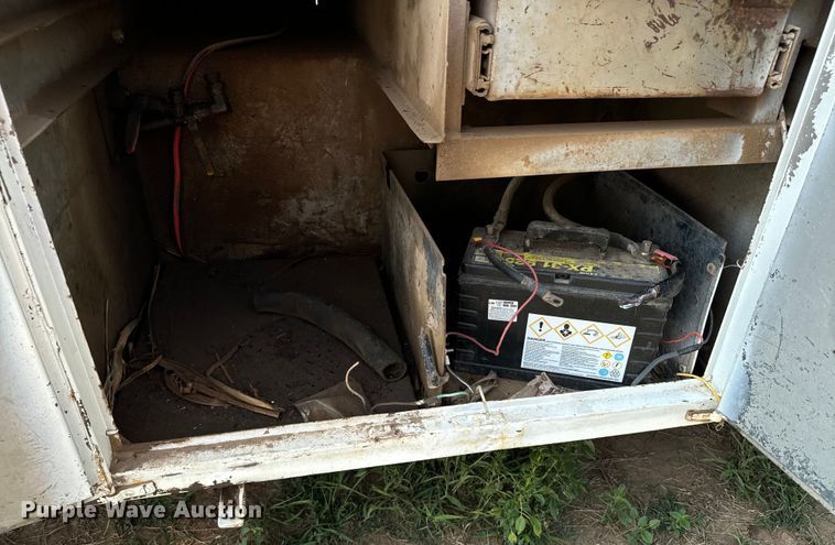 image for item DQ6880 1979 Ford utility / service truck