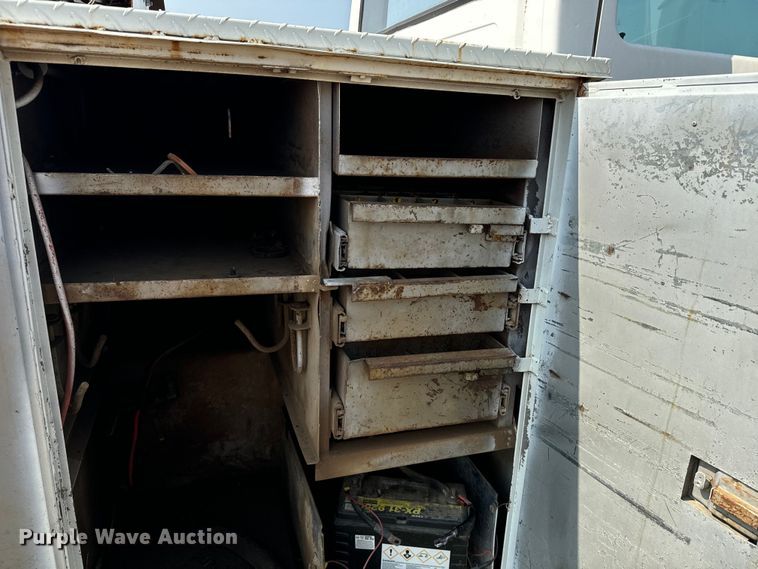 image for item DQ6880 1979 Ford utility / service truck