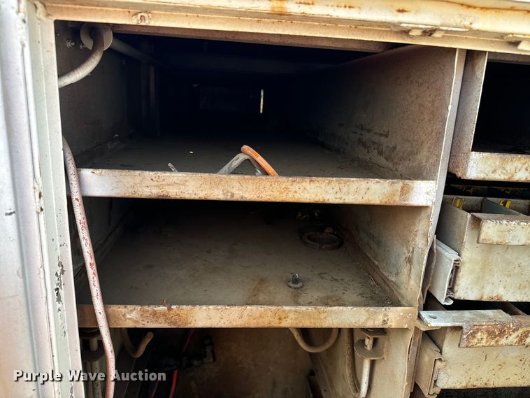 image for item DQ6880 1979 Ford utility / service truck