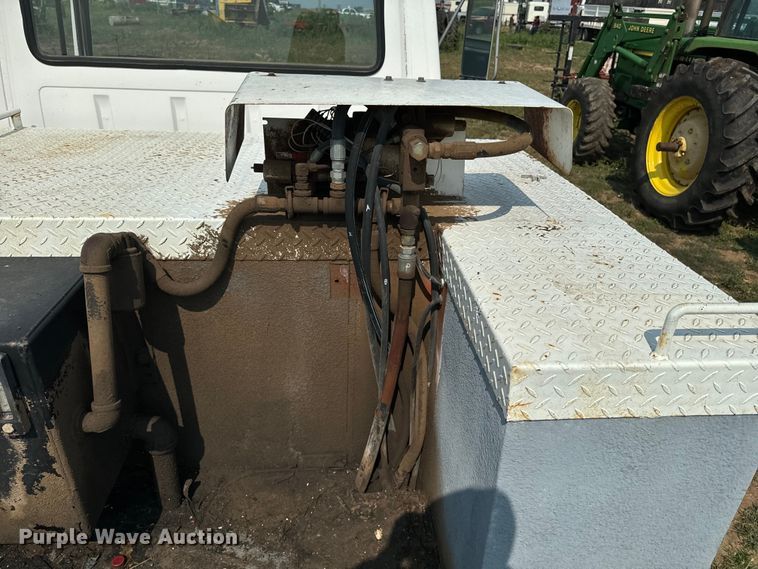 image for item DQ6880 1979 Ford utility / service truck